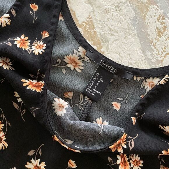 Forever 21 Floral Crop Top - Picture 3 of 5